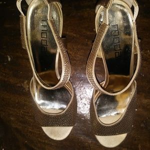 Moda Spana gold heels
